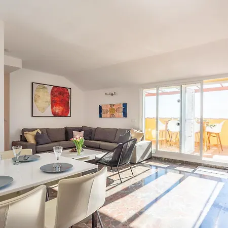 Modern Penthouse Lägenhet *