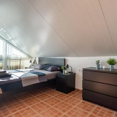 Modern Penthouse Apartment *